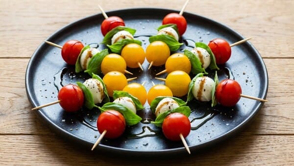 Caprese Spieße mit Tomaten und Mozzarella für Silvester