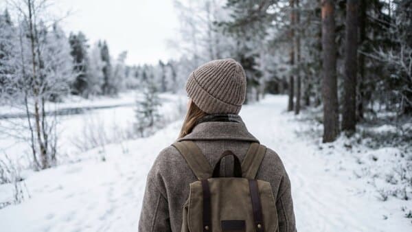 Spaziergang im Winter zur Förderung der Gesundheit