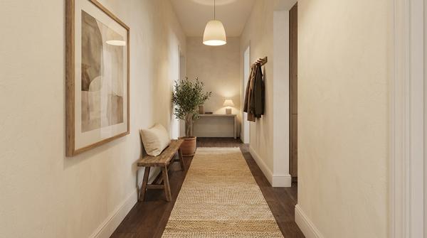 Schmaler Flur mit hellem Look und langem Läufer, der den Raum ruhiger und wohnlicher wirken lässt.